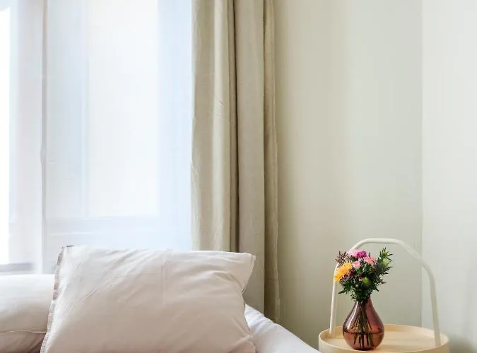 Bed & Beige / Kochanowskiego St